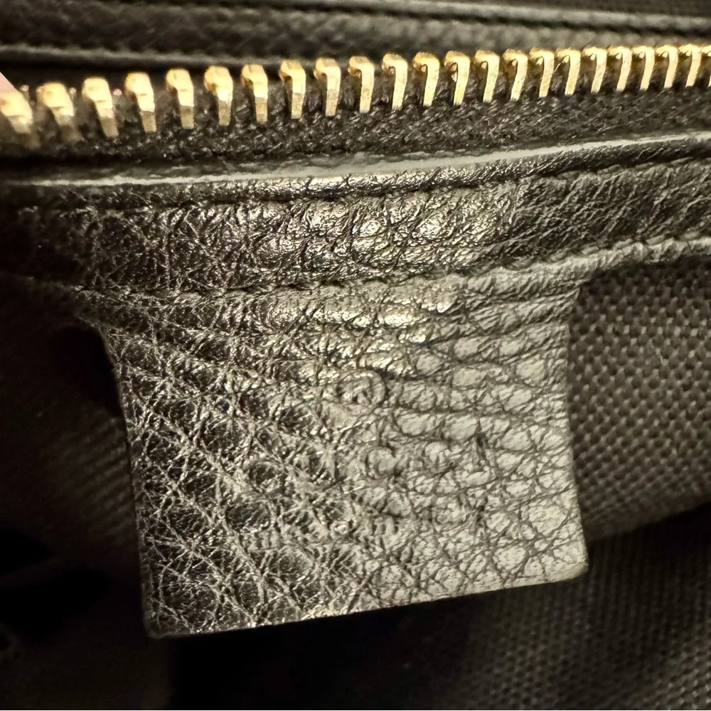 Gucci Emily Large Shoulder Bag In Pebbled Black Leather W Light Gold Chain Strap - Picture 15 of 16